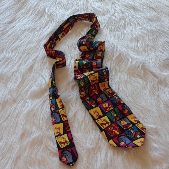 VINTAGE *POOH* WINNIE THE POOH NECKTIE 💚 - Picture 3 of 11